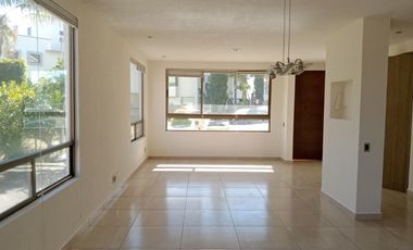 Oportunidad Casa en renta/venta en Cluster 666, Lomas de Angelópolis – Casa con jardín grande