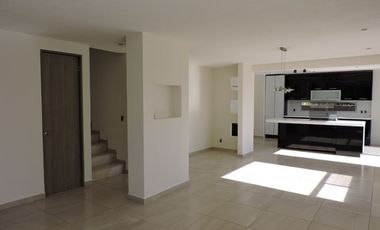 Oportunidad Casa en renta/venta en Cluster 666, Lomas de Angelópolis – Casa con jardín grande