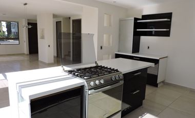 Oportunidad Casa en renta/venta en Cluster 666, Lomas de Angelópolis – Casa con jardín grande