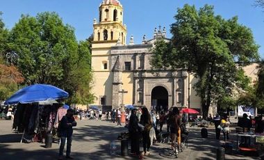 ¡Oportunidad Única en Coyoacán! Propiedad con Uso Comercial y Habitacional