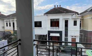 RUMAH MEWAH 2 LANTAI ISTIMEWA DALAM PERUMAHAN PONDOK PERMAI NITIKAN UMBULHARJO
