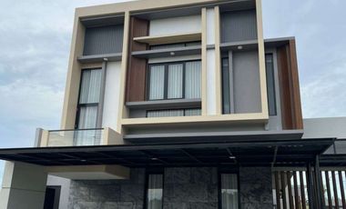 RUMAH MEWAH 2 LANTAI DEKAT TOL AKSES KE KAWASAN IKN