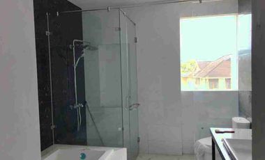 JUAL CEPAT Rumah Luas Minimalis 3 Lantai di Jl.Cipaku Indah, Bandung