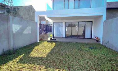 JUAL CEPAT Rumah Luas Minimalis 3 Lantai di Jl.Cipaku Indah, Bandung