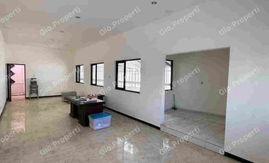 RUKO & GUDANG 3+1 HARGA DI BAWAH PASAR, BARU RENOVASI, TENGAH KOTA MURAH