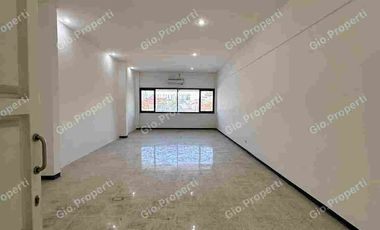 RUKO & GUDANG 3+1 HARGA DI BAWAH PASAR, BARU RENOVASI, TENGAH KOTA MURAH