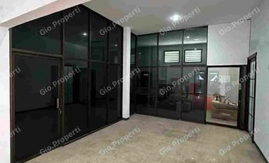 RUKO & GUDANG 3+1 HARGA DI BAWAH PASAR, BARU RENOVASI, TENGAH KOTA MURAH