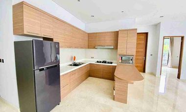 Sewa Rumah Townhouse Modern di Cilandak 4 Kar Tidur Semi Furnished