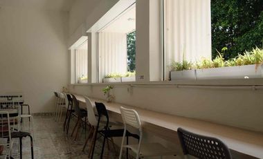 Disewakan mini building/ ruko 3 lantai ex kafe siap pakai di Utan Kayu Matraman Jakarta timur