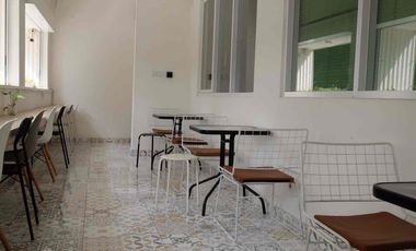 Disewakan mini building/ ruko 3 lantai ex kafe siap pakai di Utan Kayu Matraman Jakarta timur