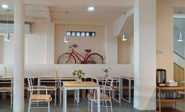 Disewakan mini building/ ruko 3 lantai ex kafe siap pakai di Utan Kayu Matraman Jakarta timur