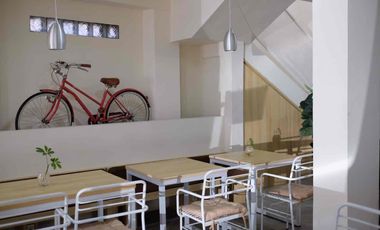 Disewakan mini building/ ruko 3 lantai ex kafe siap pakai di Utan Kayu Matraman Jakarta timur