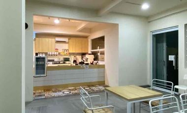 Disewakan mini building/ ruko 3 lantai ex kafe siap pakai di Utan Kayu Matraman Jakarta timur