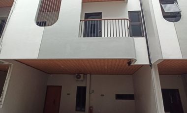 Rumah dijual Murah 2Lantai, Utan Kayu, Jakarta Timur dekat Golf Rawamangun