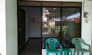 DIJUAL RUMAH USAHA JALAN PENATARAN 26 A BANYUWANGI KOTA RON.Z001