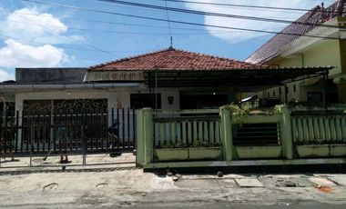 DIJUAL RUMAH USAHA JALAN PENATARAN 26 A BANYUWANGI KOTA RON.Z001