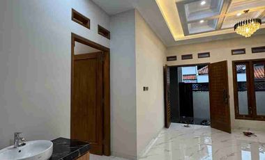 Rumah Mewah Baru Gress Siap Huni di dekat Manahan Solo Kota