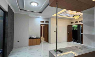 Rumah Mewah Baru Gress Siap Huni di dekat Manahan Solo Kota