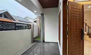 Rumah Mewah Baru Gress Siap Huni di dekat Manahan Solo Kota