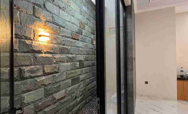 Rumah Mewah Baru Gress Siap Huni di dekat Manahan Solo Kota