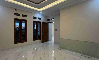 Rumah Mewah Baru Gress Siap Huni di dekat Manahan Solo Kota