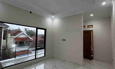 Rumah Mewah Baru Gress Siap Huni di dekat Manahan Solo Kota