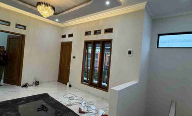 Rumah Mewah Baru Gress Siap Huni di dekat Manahan Solo Kota