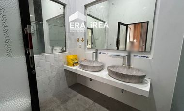 DIJUAL RUMAH MEWAH DI SOLO KADIPIRO DEKAT TAMAN JAYA WIJAYA