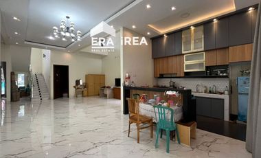 DIJUAL RUMAH MEWAH DI SOLO KADIPIRO DEKAT TAMAN JAYA WIJAYA