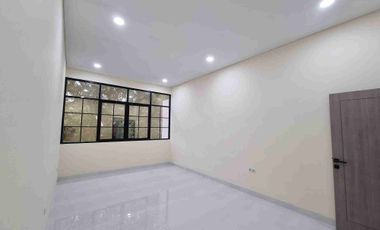Dijual Rumah Baru 4 lantai siap huni di tanjung duren jakarta barat