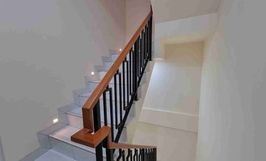 Dijual Rumah Baru 4 lantai siap huni di tanjung duren jakarta barat