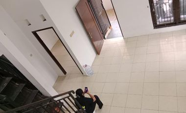 Rumah Meruya Selatan Perumahan Walikota Jakarta Barat Lt 142 m2, SHM