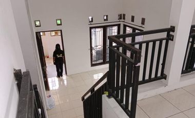Rumah Meruya Selatan Perumahan Walikota Jakarta Barat Lt 142 m2, SHM