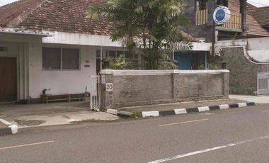 DIJUAL PROPERTI STRATEGIS 9 KAMAR — BACIRO, JOGJA (PINGGIR JALAN BESAR)