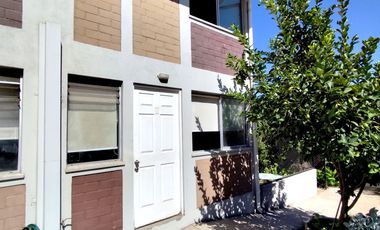 Se Arrienda Casa de 2 Pisos en Peñalolén. 3D.1B.