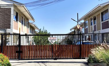 Se Arrienda Casa de 2 Pisos en Peñalolén. 3D.1B.