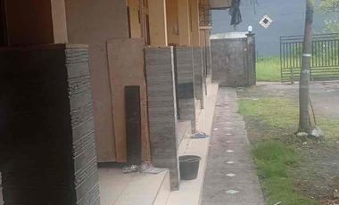 Kost 5 Kamar Halaman Luas Dengan Tambahan 1 Ruko