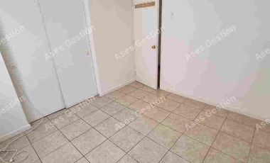 Arriendo Departamento con accesos por  Calles Iquique/Bellavista, 3er piso sin estacionamiento