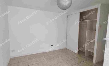 Arriendo Departamento con accesos por  Calles Iquique/Bellavista, 3er piso sin estacionamiento