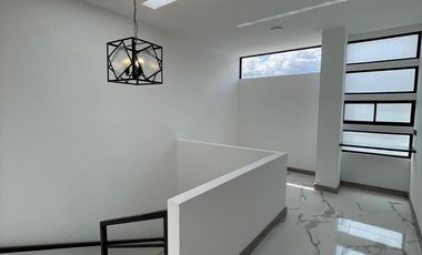 Casa de arriendo de 3 dormitorios en Tumbaco por estrenar