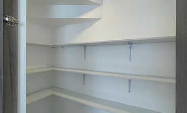 Casa de arriendo de 3 dormitorios en Tumbaco por estrenar