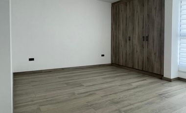 Casa de arriendo de 3 dormitorios en Tumbaco por estrenar