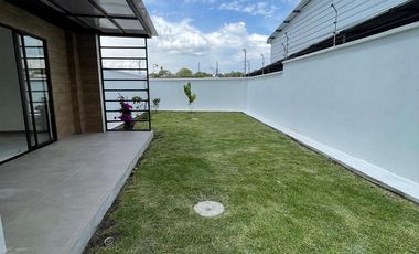 Casa de arriendo de 3 dormitorios en Tumbaco por estrenar