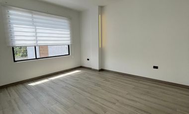 Casa de arriendo de 3 dormitorios en Tumbaco por estrenar