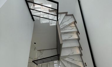 Casa de arriendo de 3 dormitorios en Tumbaco por estrenar