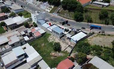 local comercial de venta con showroom en tarqui