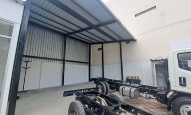 local comercial de venta con showroom en tarqui