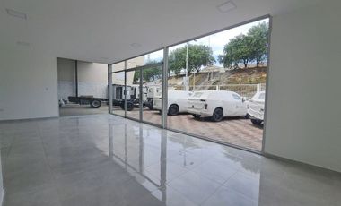 local comercial de venta con showroom en tarqui