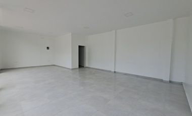 local comercial de venta con showroom en tarqui