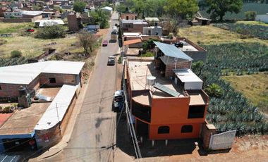 casa con negocio en funcionamiento